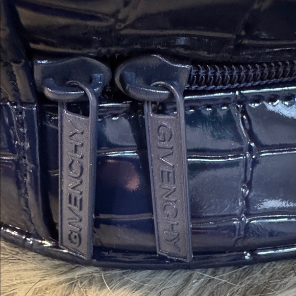Vintage Givenchy Elegant Navy Blue Croc-Embossed Makeup Bag - Picture 9 of 9